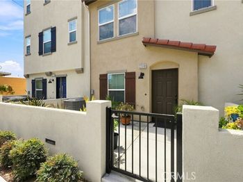 22318 Lily Ct