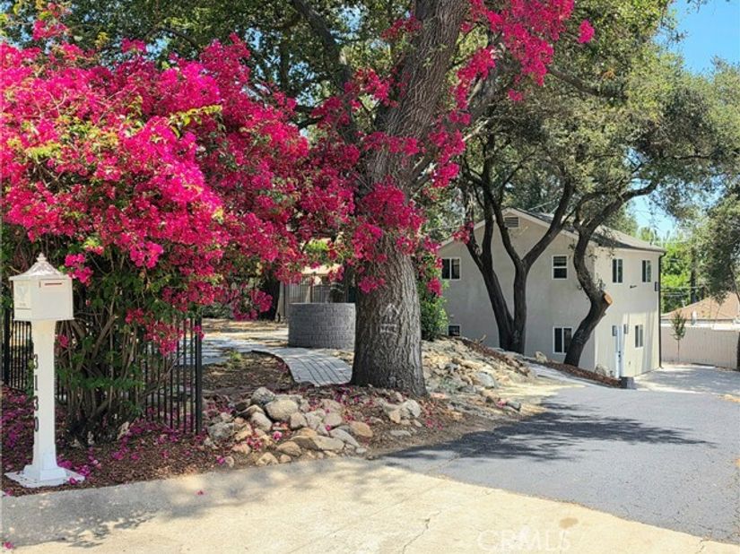 3130 N Mount Curve, Altadena CA 91001