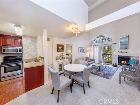 5515 Canoga Avenue 305, Woodland Hills (los Angeles) CA 91367