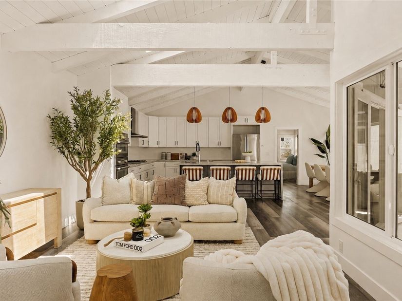 702 Acacia Avenue, Corona Del Mar (newport Beach) CA 92625