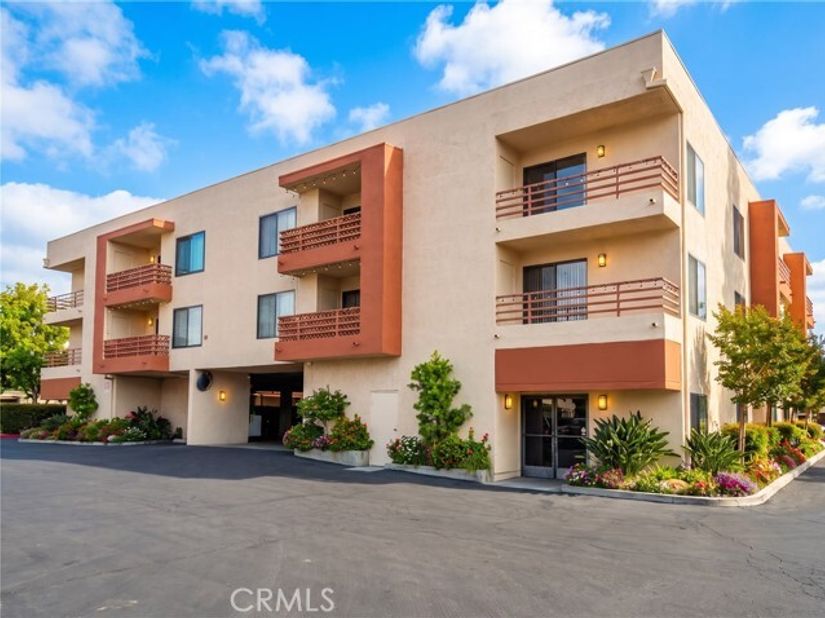 6815 Remmet 219, Canoga Park (los Angeles) CA 91303