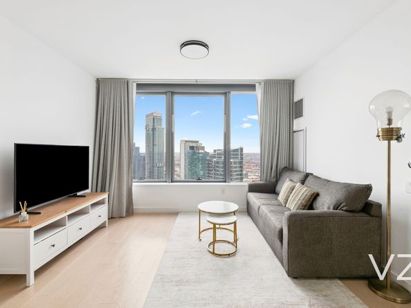 3 Court Square 5005, Queens NY 11101