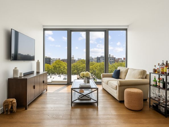 21-30 44th Drive 6I, Queens NY 11101