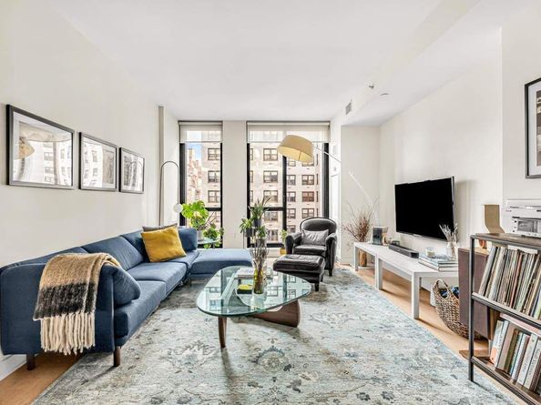 160 East 22nd Street 10D, New York NY 10010