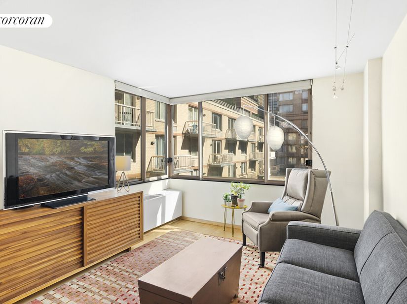 393 West 49th Street 4II, New York NY 10019