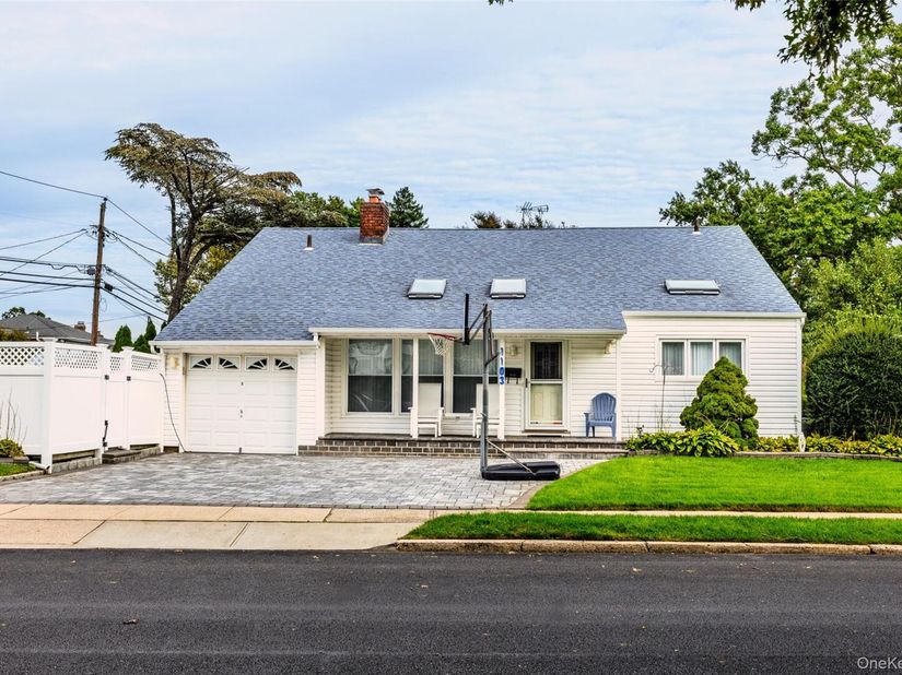 1103 Laux Place, Bellmore NY 11710