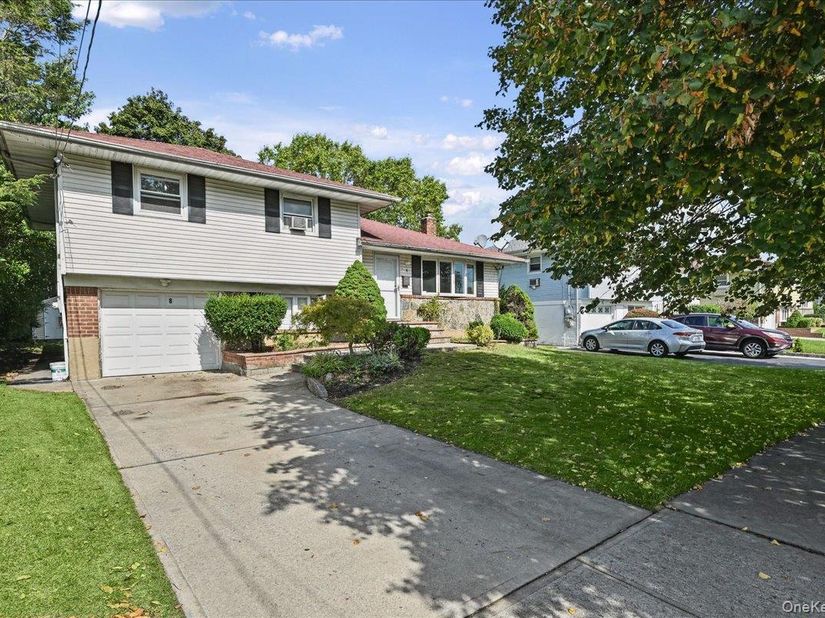 8 Evers Street, Hicksville NY 11801