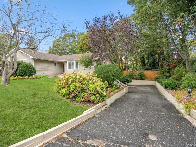 77 E Woodside Avenue, Patchogue NY 11772