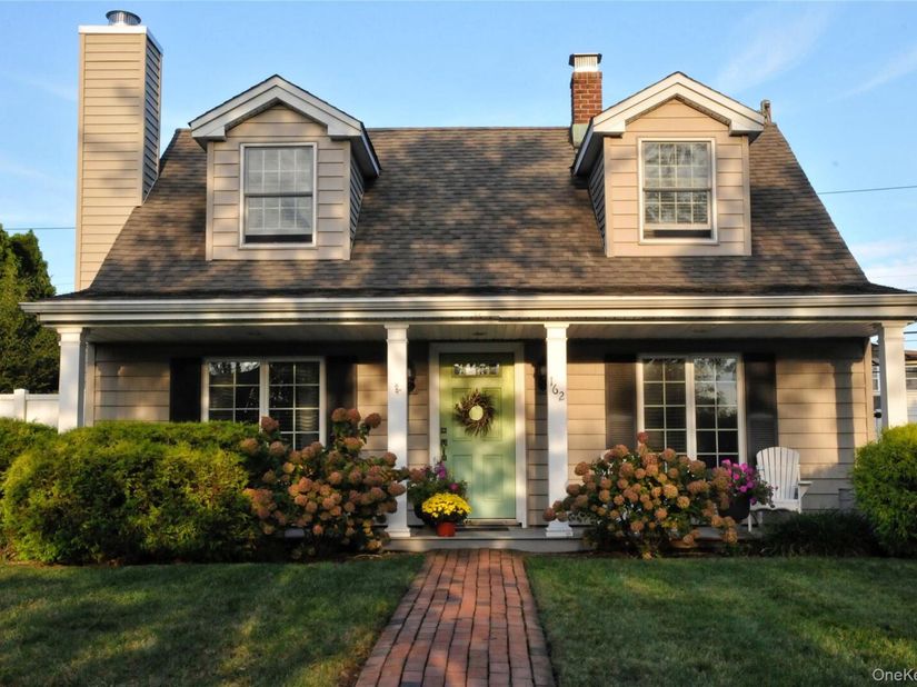 162 Swan Lane, Levittown NY 11756