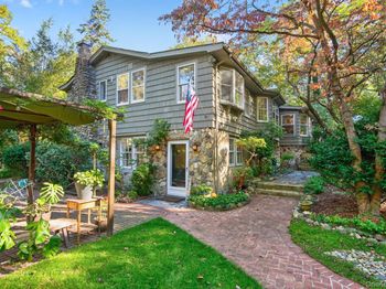 17 Meahon Place