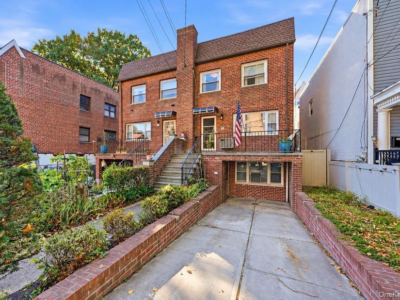 6121 Huxley Avenue, Bronx NY 10471