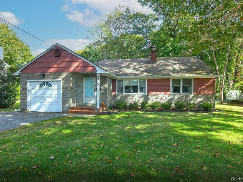 275 4th Avenue, Saint James NY 11780
