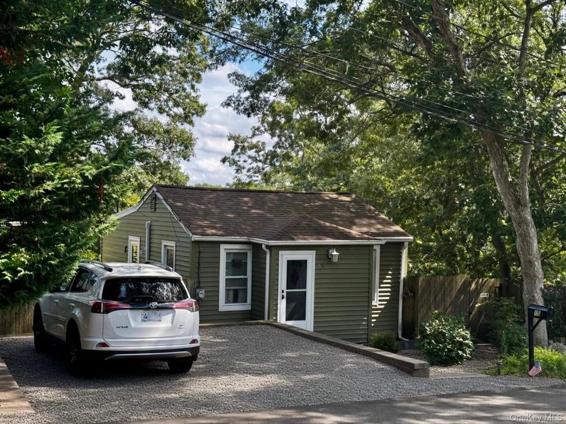 15 Laurelton Road, Sound Beach NY 11789