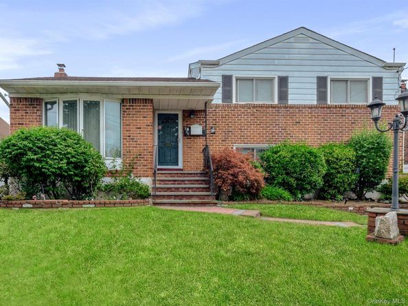 2182 Baylis Avenue, Elmont NY 11003