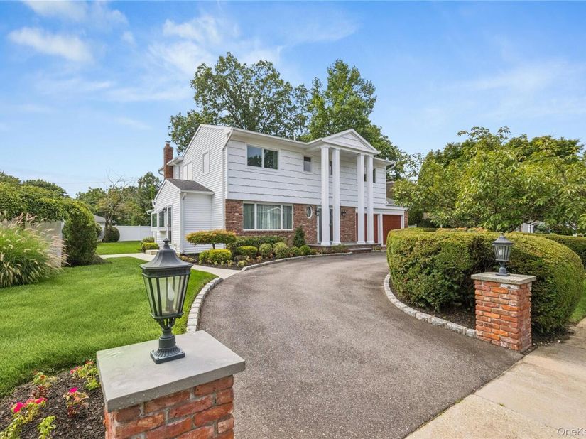 Undisclosed Address #1022367, Old Bethpage NY 11804