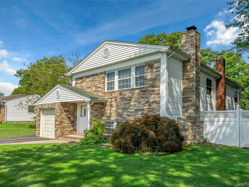 15 Greenbrier Lane, Sayville NY 11782