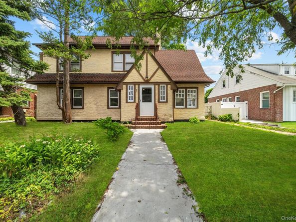 116 Meadowbrook Road, Hempstead NY 11550