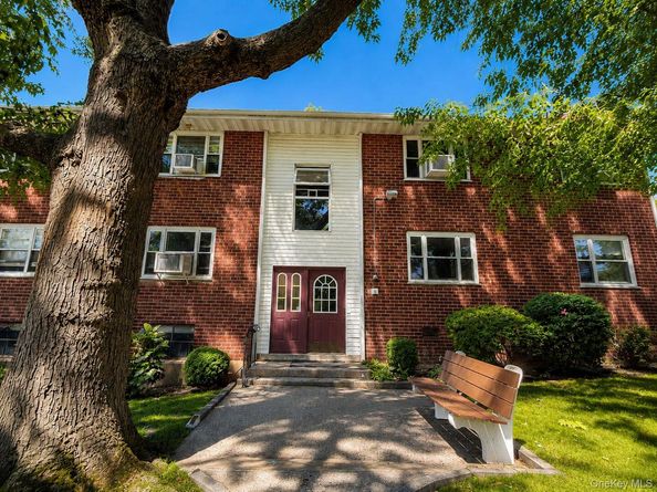 6 DeHaven Drive 1E, Yonkers NY 10703