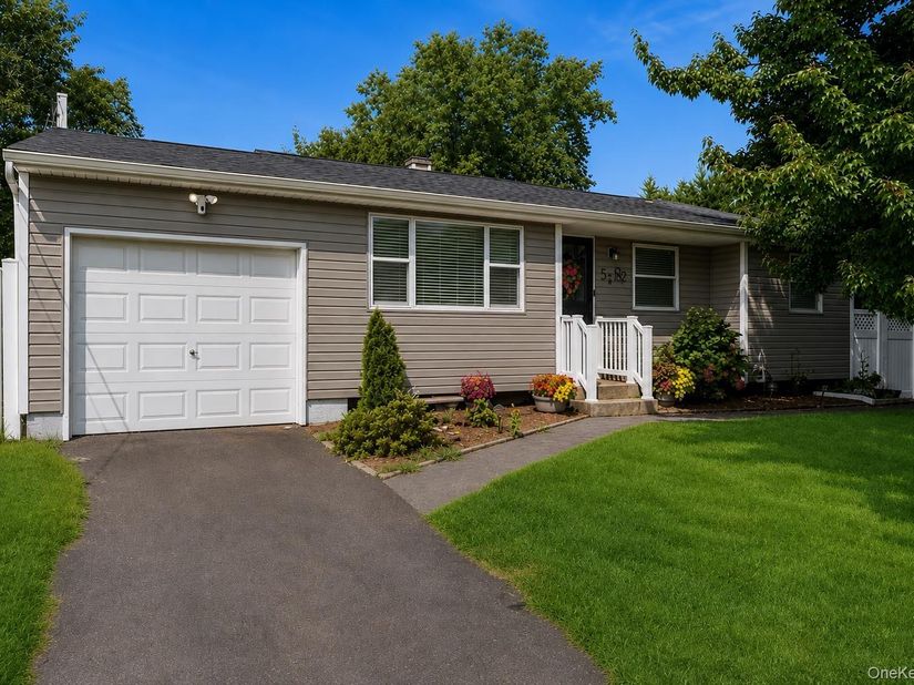 52 Larry Road S, Selden NY 11784