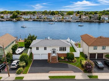 2718 Riverside Drive
