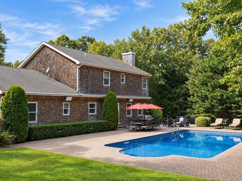 11 Hildreth Road, Hampton Bays NY 11946