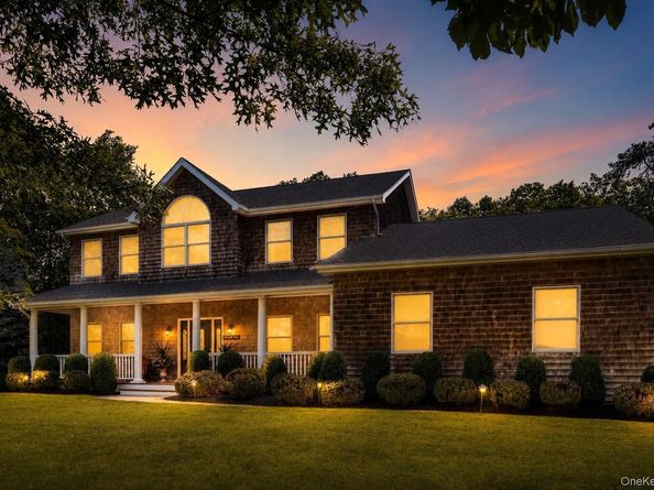 11 Hildreth Road, Hampton Bays NY 11946