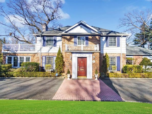 21 Bayview Avenue, Great Neck NY 11021