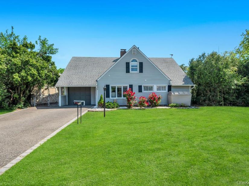 11 Wagon Lane, Levittown NY 11756
