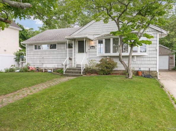 1644 Meadowbrook Road, Merrick NY 11566
