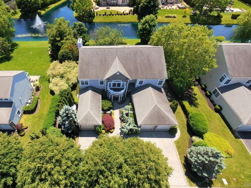 38 Hamlet Woods Drive, Saint James NY 11780