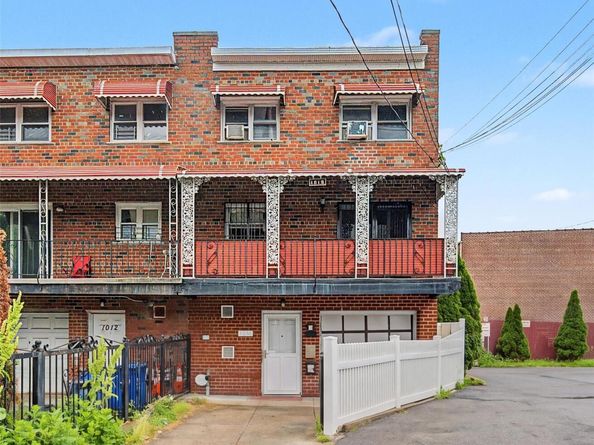 1010 E 233rd Street, Bronx NY 10466