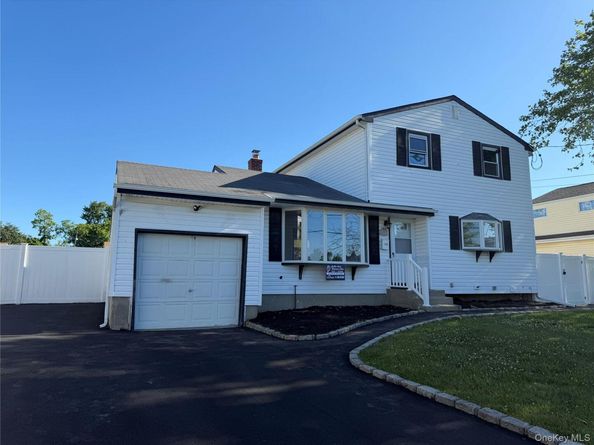 3 Perry Street, Brentwood NY 11717