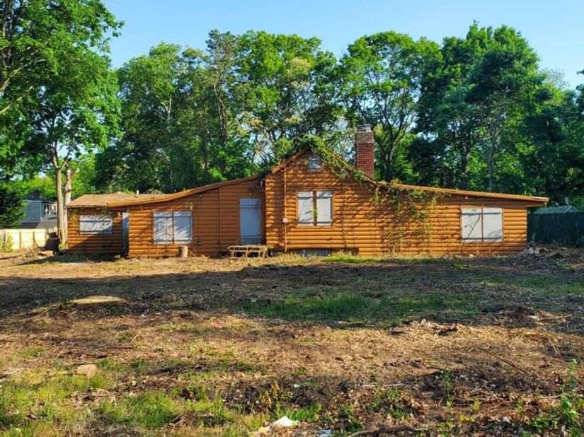34 Peach Street, Central Islip NY 11722