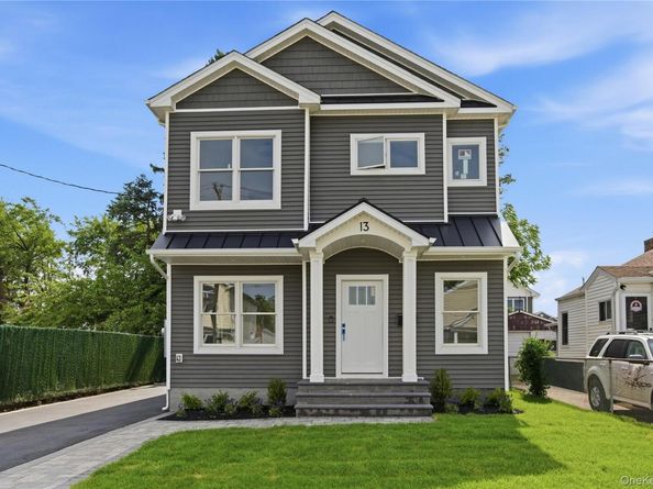 13 Evelyn Avenue, Westbury NY 11590