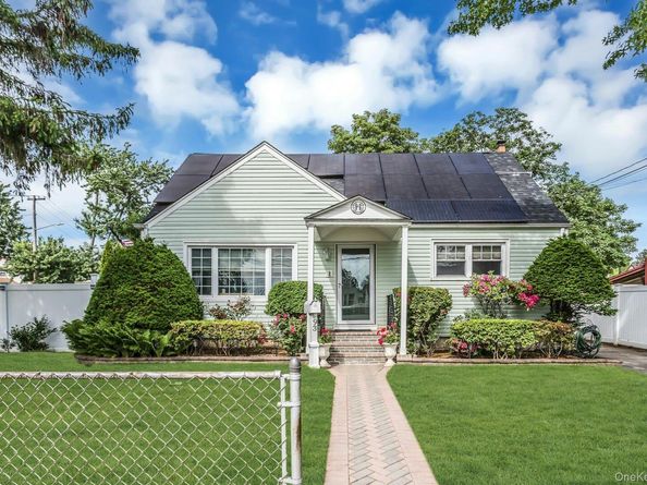 93 Gilroy Avenue, Uniondale NY 11553