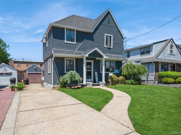 24 Commonwealth Street, Franklin Square NY 11010