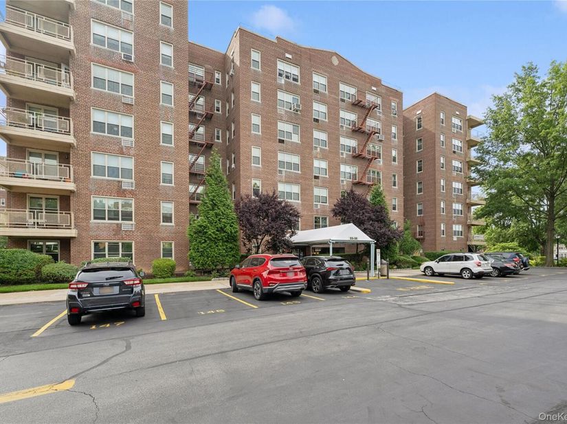 23-35 Bell Blvd. 4H, Bayside NY 11360