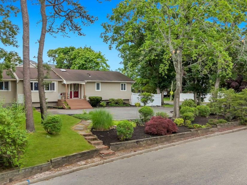 93 Midwood Avenue, Nesconset NY 11767