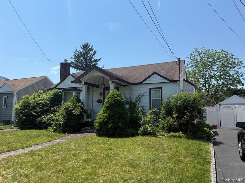 218 Park Avenue, Hicksville NY 11801