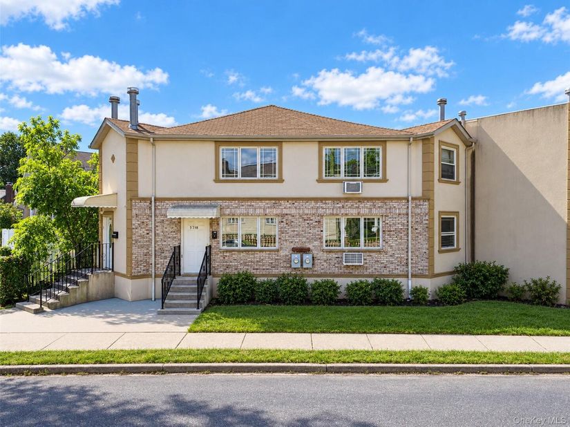 577 Aztec Place, Far Rockaway NY 11691