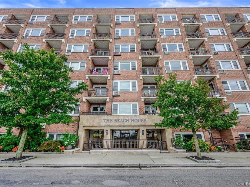 740 E Broadway 4G, Long Beach NY 11561
