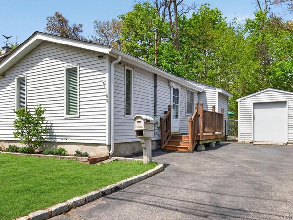 109 Eastview Road, Ronkonkoma NY 11779