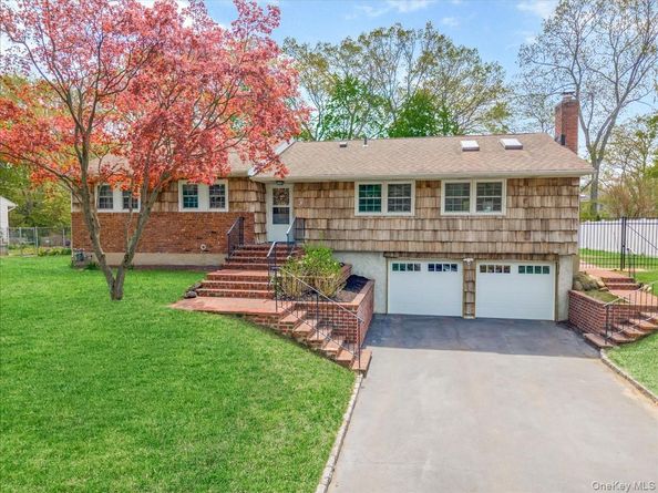 42 Sunflower Drive, Hauppauge NY 11788
