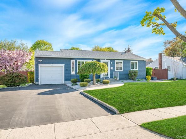 18 Byron Road, Commack NY 11725