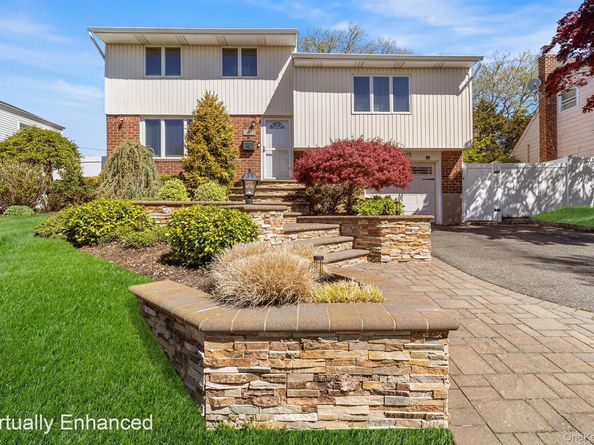 40 Garnet Lane, Plainview NY 11803