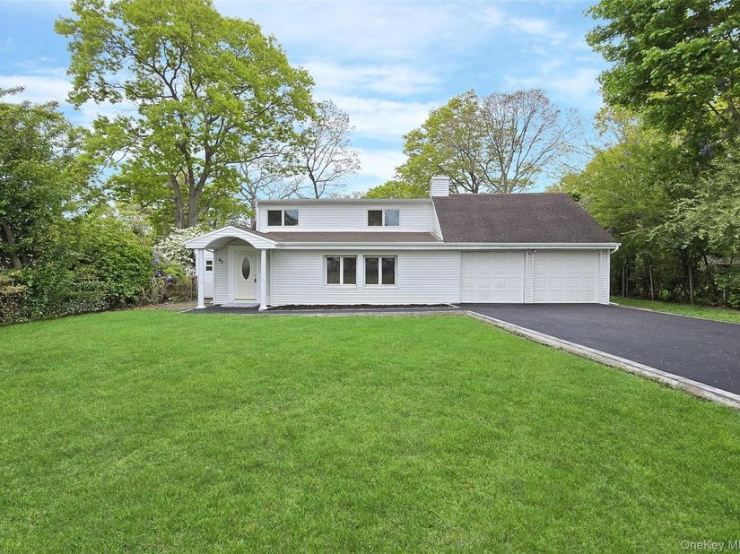40 Aster Avenue, Holtsville NY 11742