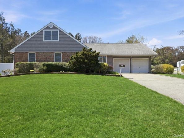31 Chelsea Drive, Syosset NY 11791