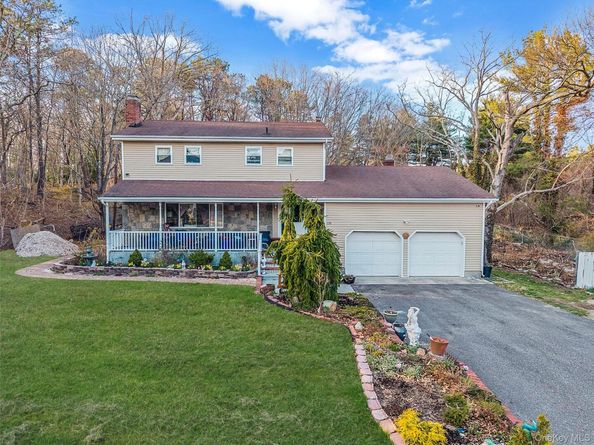 231 W Woodside Avenue, Patchogue NY 11772