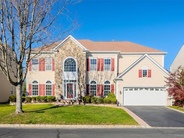 33 Pinehurst Drive, Mount Sinai NY 11766