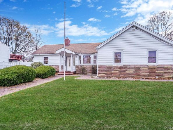 1 Holbrook Street, Bay Shore NY 11706